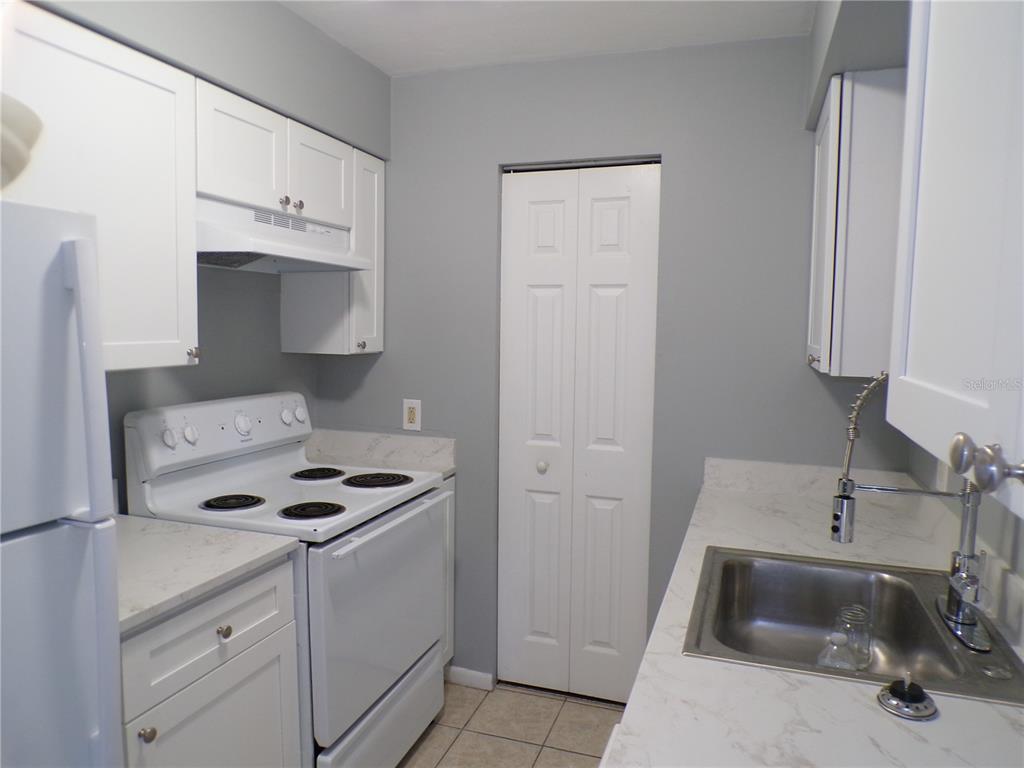 1915 Southwest 70th Terrace Gainesville, FL 32607 - Photo 5 of 17 Gallery Image 5