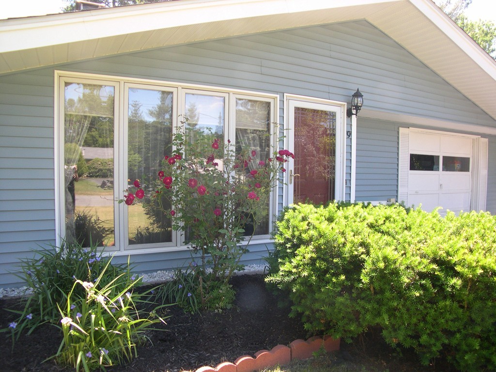 9 Mayflower Road Framingham, MA 01701 - Photo 2 of 30 Gallery Image 2