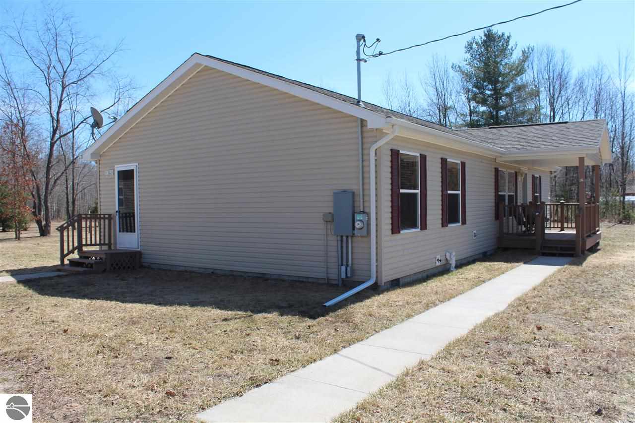 1211 South East County Line Road Shepherd, MI 48883 - Photo 15 of 25 1782240-14.JPG