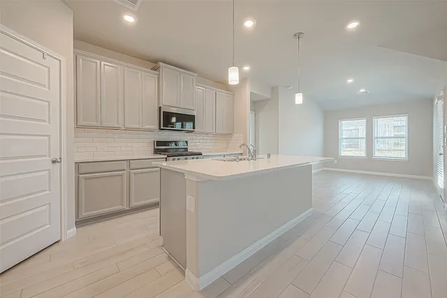 $2,000 | 331 Hbr Frst Lane, Montgomery, TX 77316