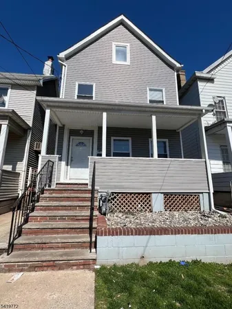 $3,200 | 245 Marshall Street, Unit 2, Elizabeth Port, NJ 07206
