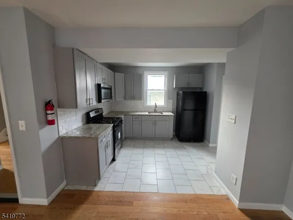 $3,200 | 245 Marshall Street, Unit 2, Elizabeth Port, NJ 07206
