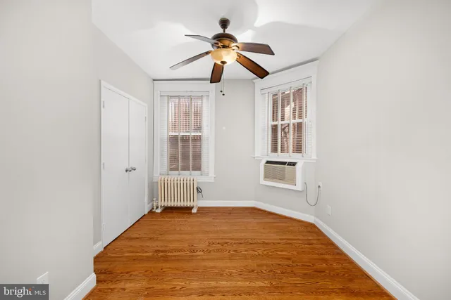 a view of empty room with window