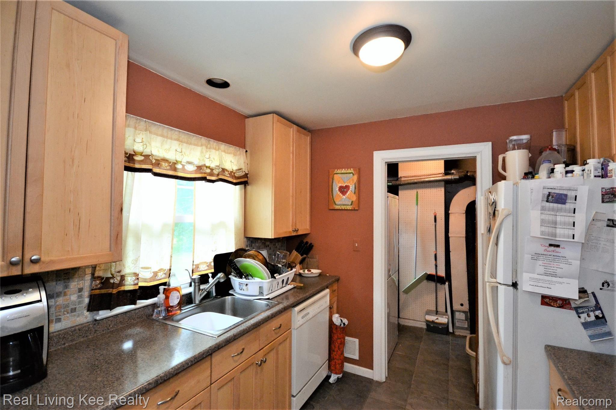 1813 Derby Road Birmingham, MI 48009 - Photo 15 of 26 Kitchen