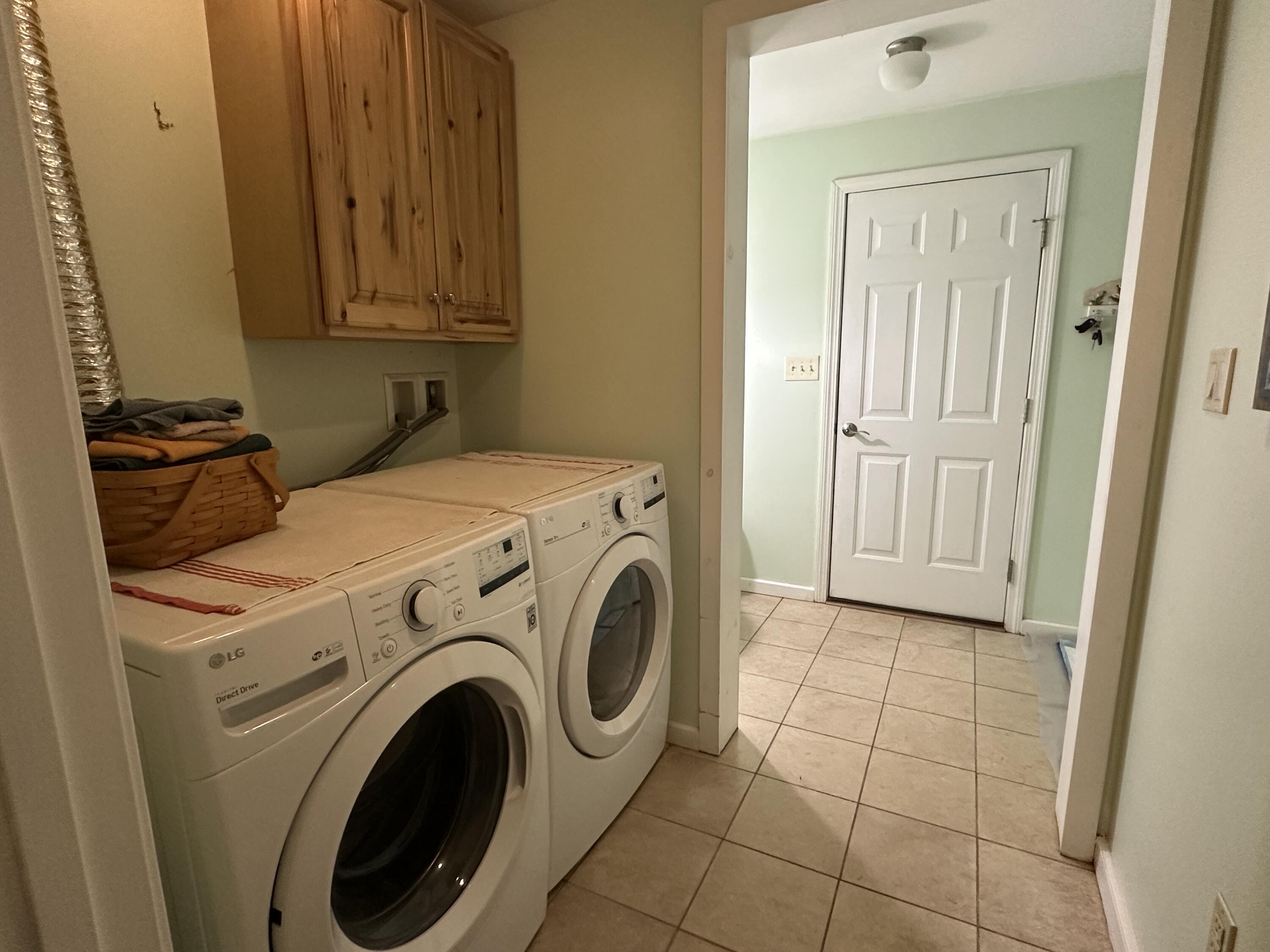 283 Davis Road Lyman, ME 04002 - Photo 19 of 48 laundry mudroom