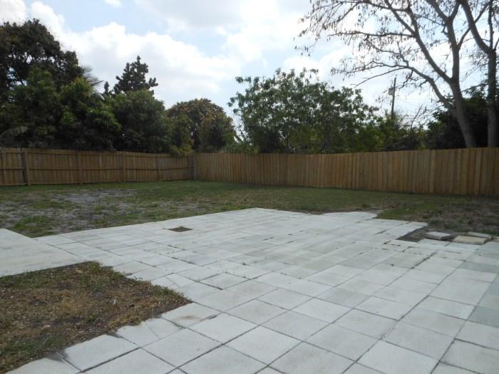 4070 Ruth Road Lake Worth, FL 33461 - Photo 3 of 15 4070 Ruth Rd-NTS-3-18-15-back yard.jpg