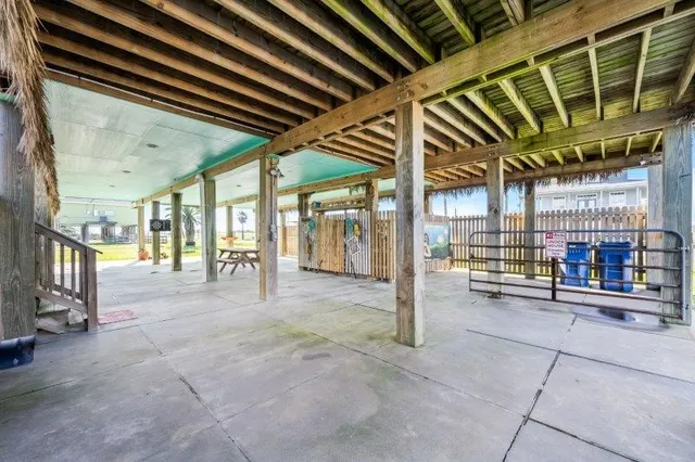 a view of an indoor building