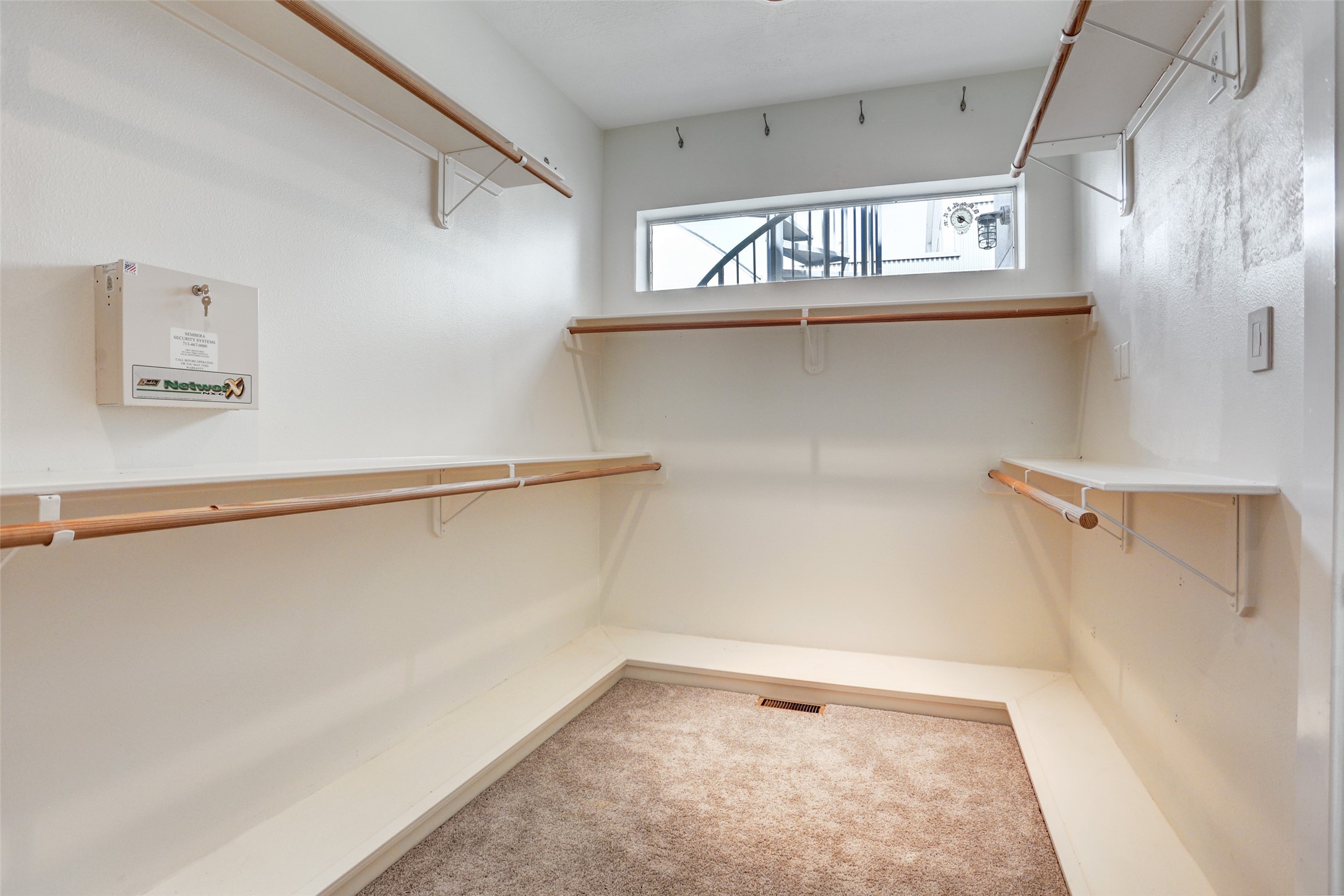 5443 Rose Street Houston, TX 77007 - Photo 26 of 32 a view of a window in an empty room