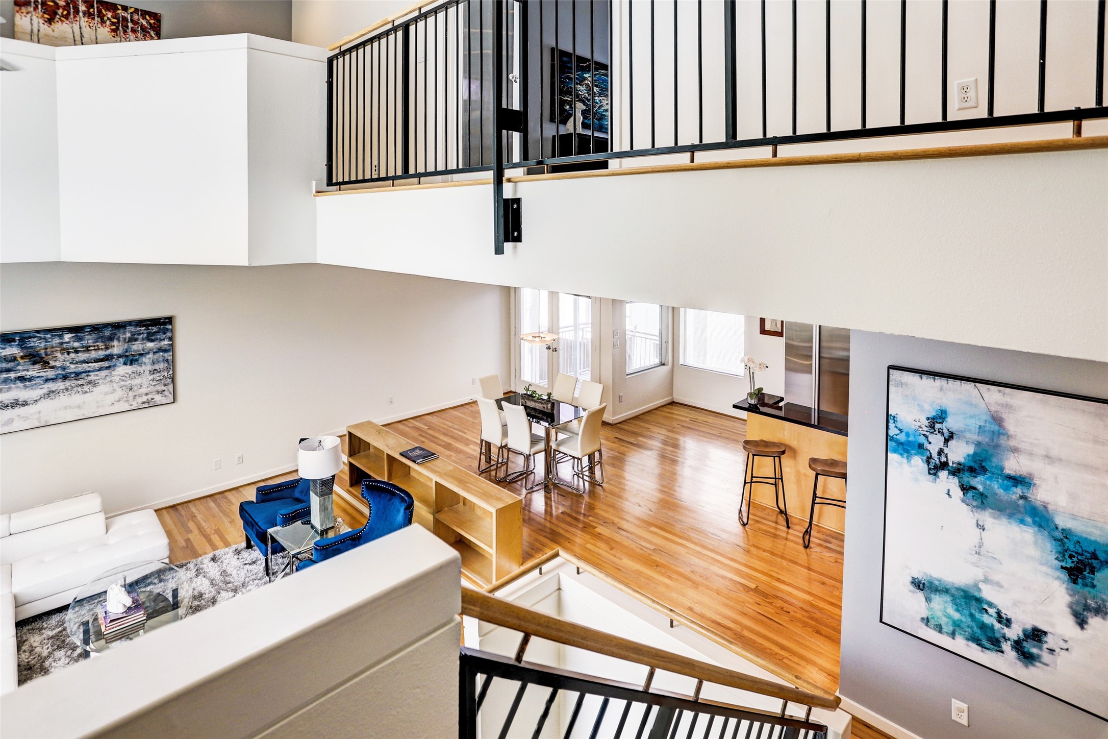 5443 Rose Street Houston, TX 77007 - Photo 6 of 32 a view of a dining table with kitchen countertops