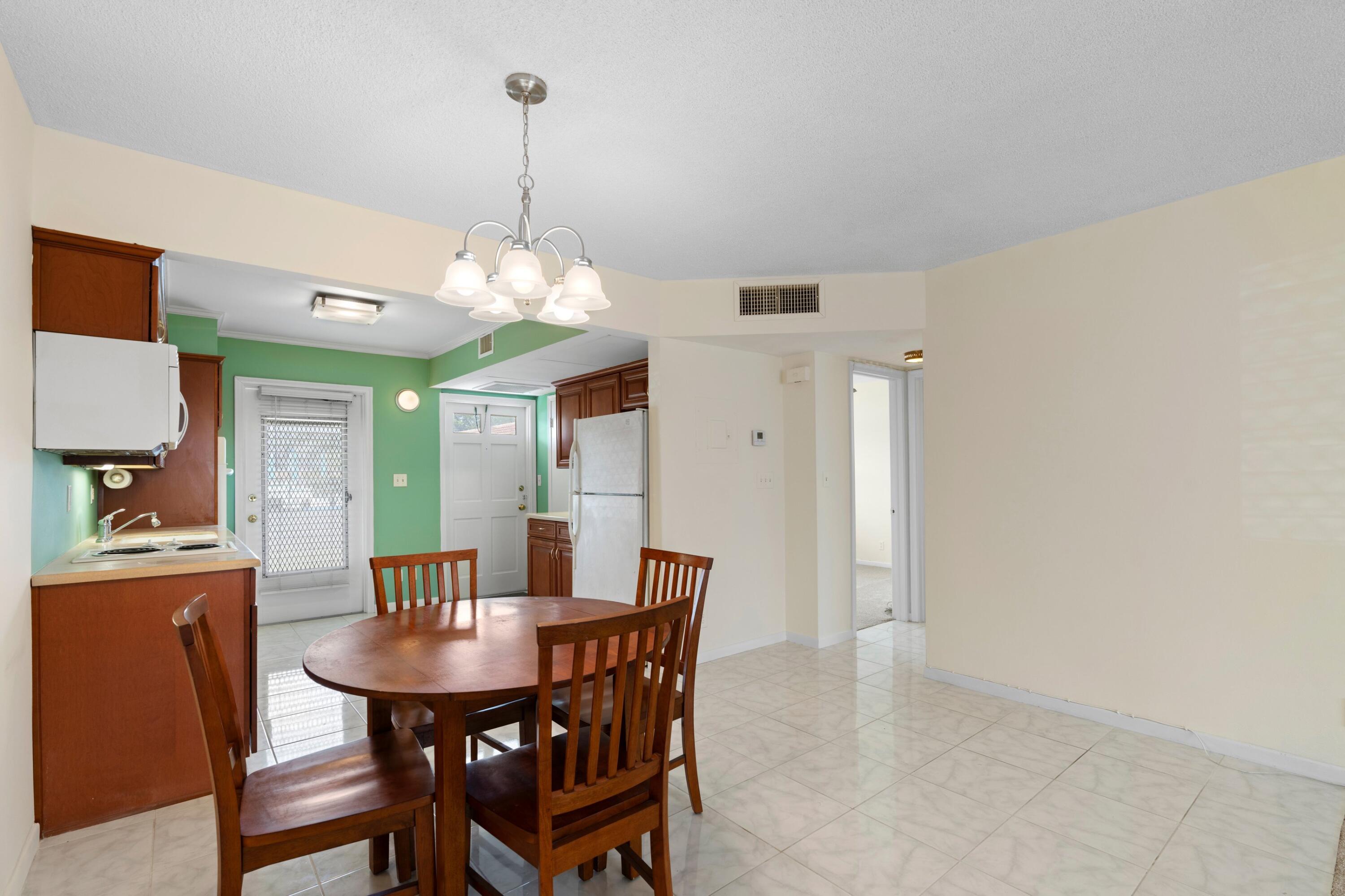 400 Northeast 20th Street, Unit D112 Boca Raton, FL 33431 - Photo 9 of 39 Kitchen
