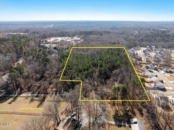 an aerial view of house with yard