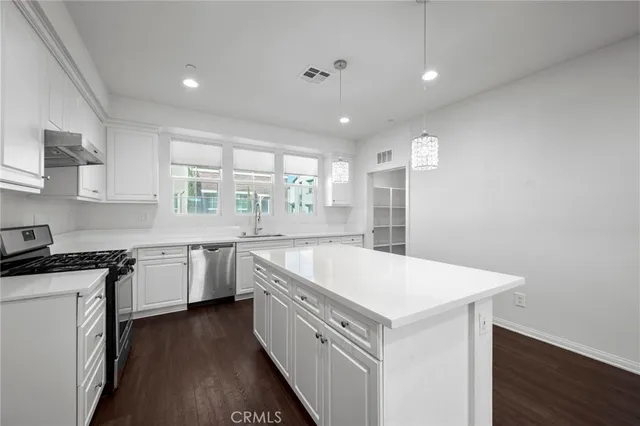 $4,500 | 8887 Orangethorpe Avenue, Buena Park, CA 90621