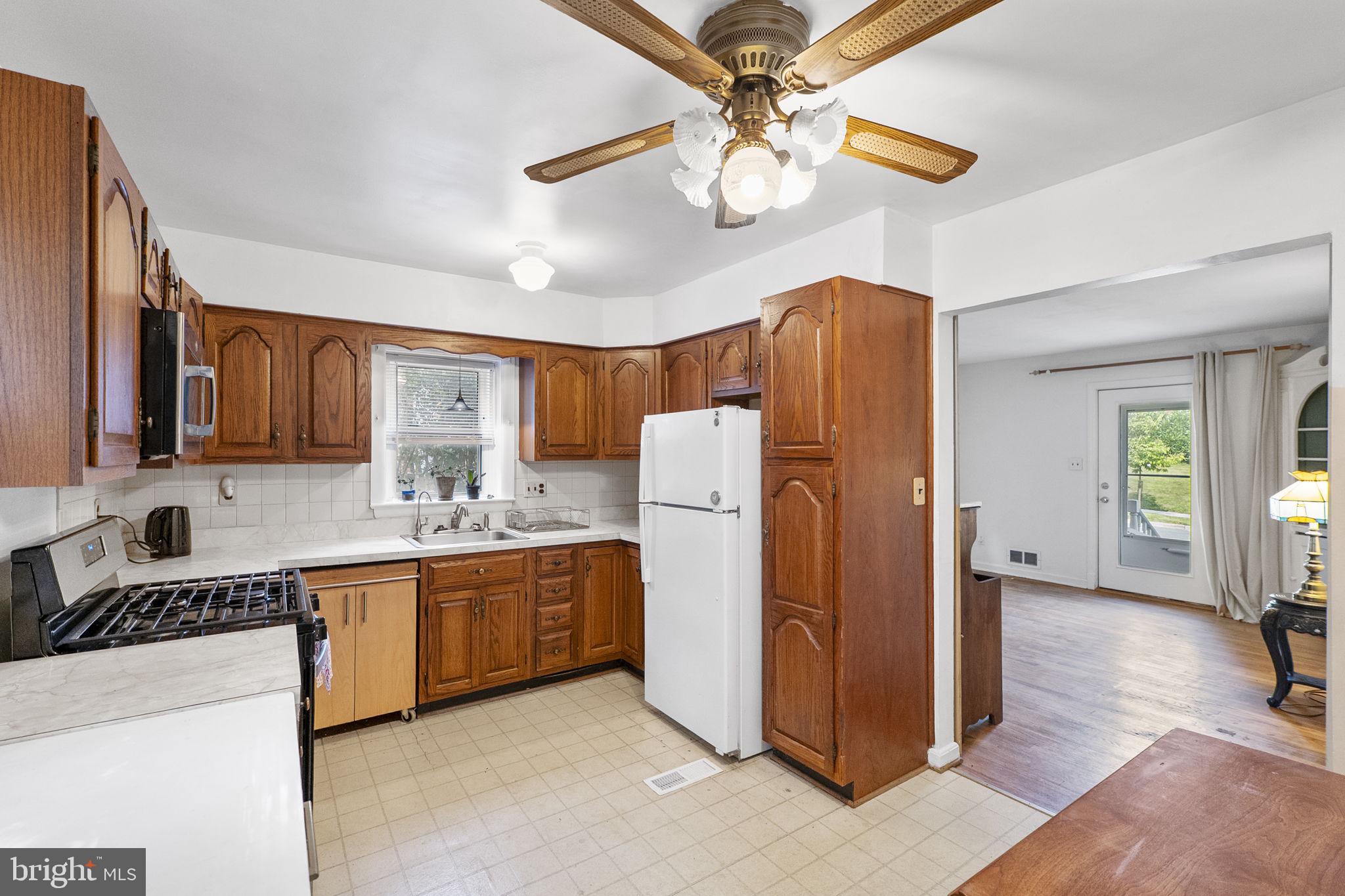 1410 Gridley Lane Silver Spring, MD 20902 - Photo 5 of 20 Kitchen