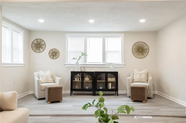 $274,900 | 315 South Osage Street, Buckner, MO 64016