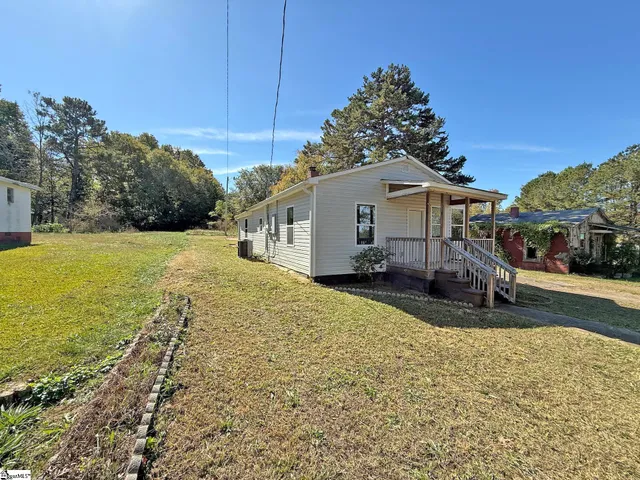 $126,900 | 236 Blakelyville Road, Clinton, SC 29325