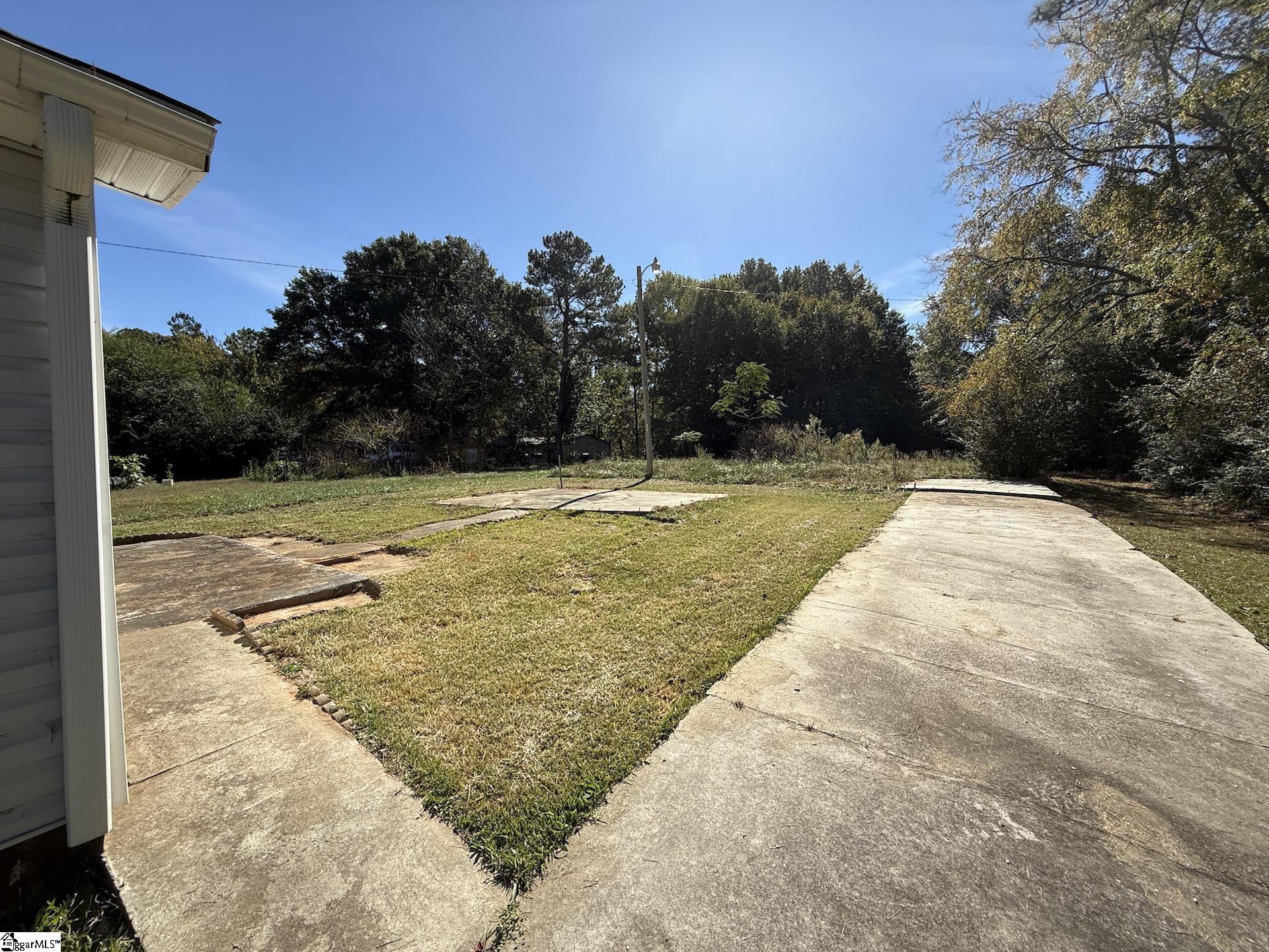 236 Blakelyville Road Clinton, SC 29325 - Photo 4 of 17