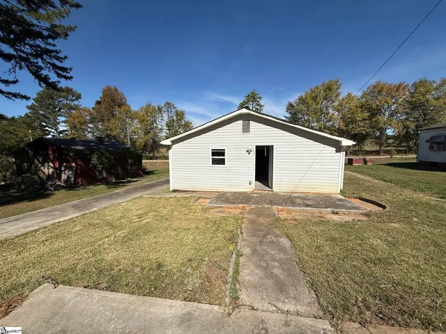 $126,900 | 236 Blakelyville Road, Clinton, SC 29325