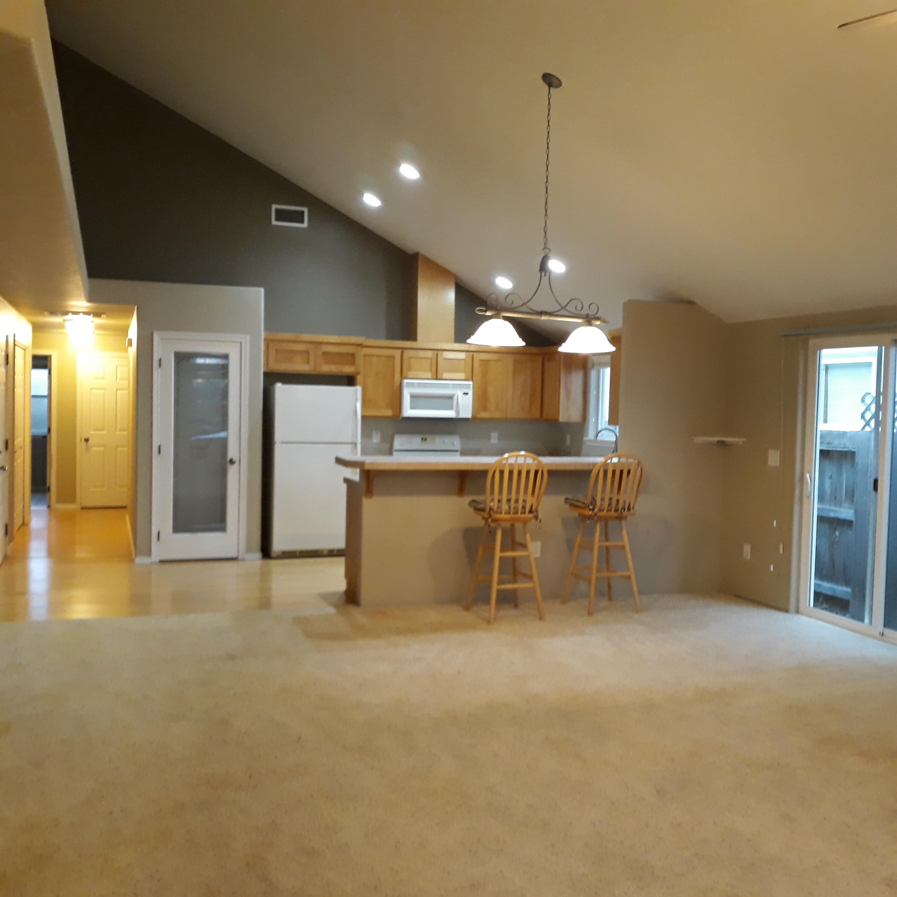 735 South Haskell Street Central Point, OR 97502 - Photo 6 of 25 Gallery Image 6