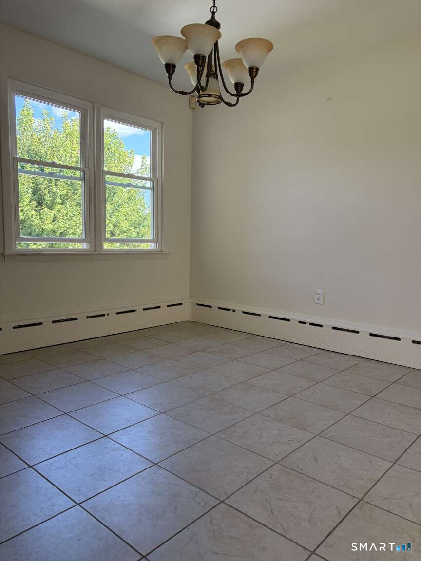20 Venice Avenue Waterbury, CT 06708 - Photo 4 of 13 Gallery Image 4