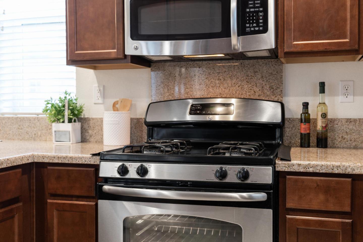 650 Macabee Way Hayward, CA 94541 - Photo 30 of 73 a kitchen with a stove and a microwave
