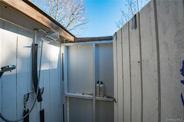 $1,250,000 | 179 G Springville Road, Hampton Bays, NY 11946