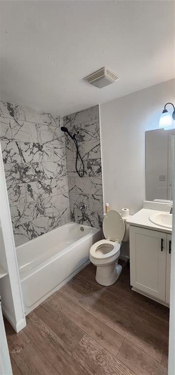 390 Clark Street Deltona, FL 32725 - Photo 5 of 10 a bathroom with a toilet a sink and bathtub