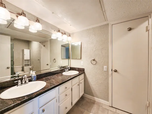 $1,500 | 1860 White Oak Drive, Unit 236, Houston, TX 77009