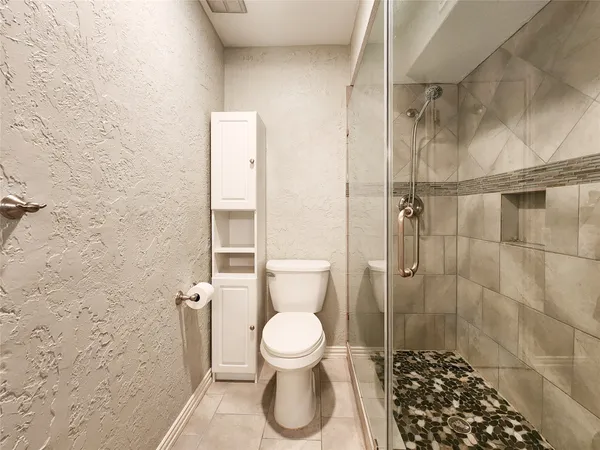 $1,500 | 1860 White Oak Drive, Unit 236, Houston, TX 77009
