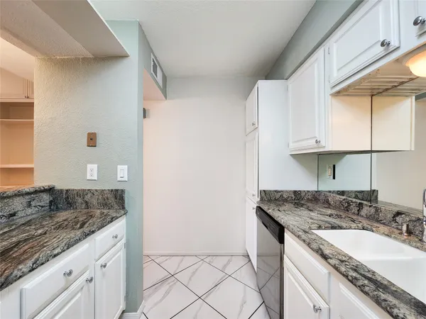 $1,500 | 1860 White Oak Drive, Unit 236, Houston, TX 77009