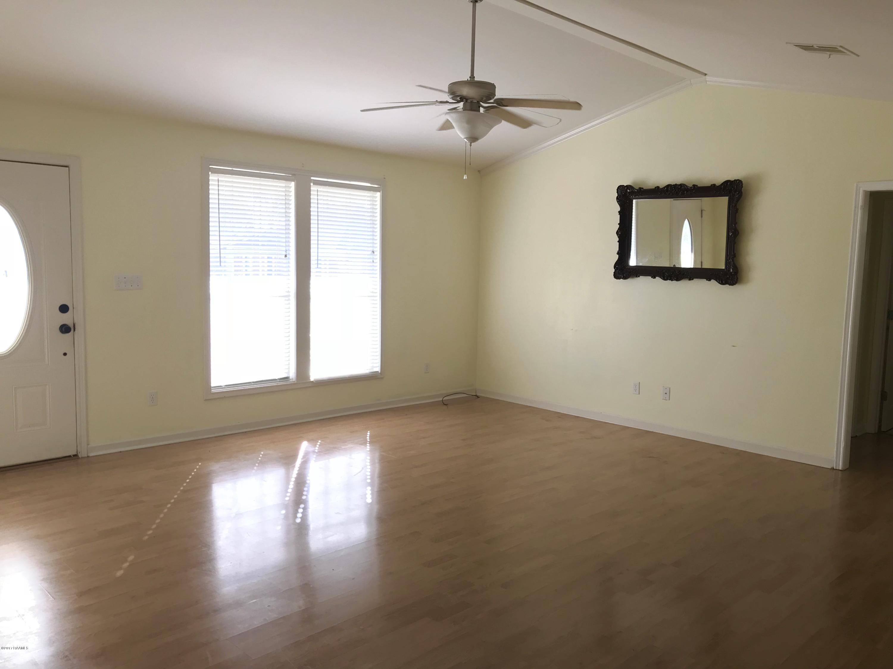204 Rue Basin Carencro, LA 70520 - Photo 3 of 16 IMG_3727