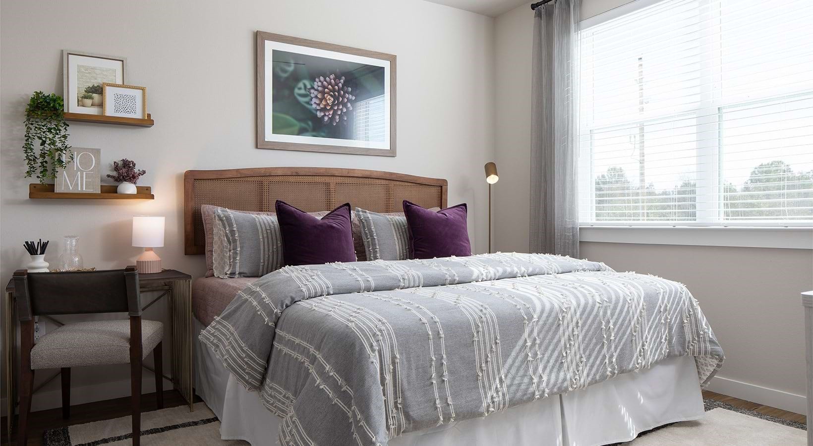 22540 Merchants Way, Unit 21135 Katy, TX 77449 - Photo 5 of 16 a bedroom with a bed and a window