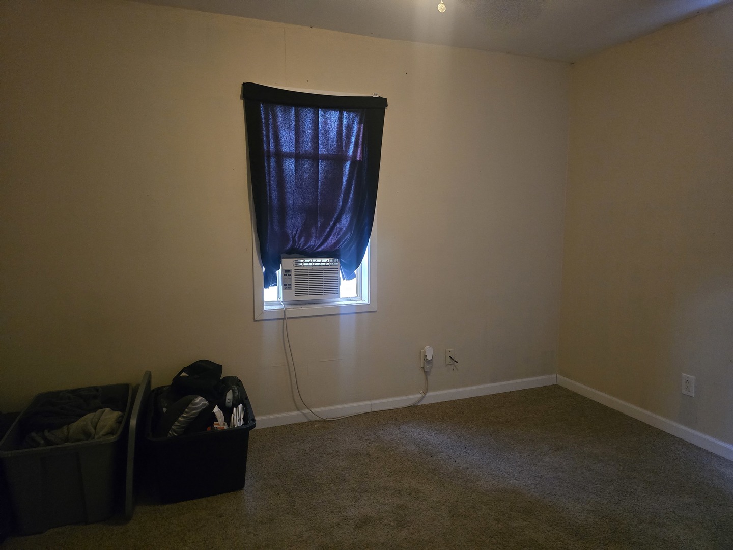 212 North Hunt Street Melvin, IL 60952 - Photo 20 of 43 a room with a window