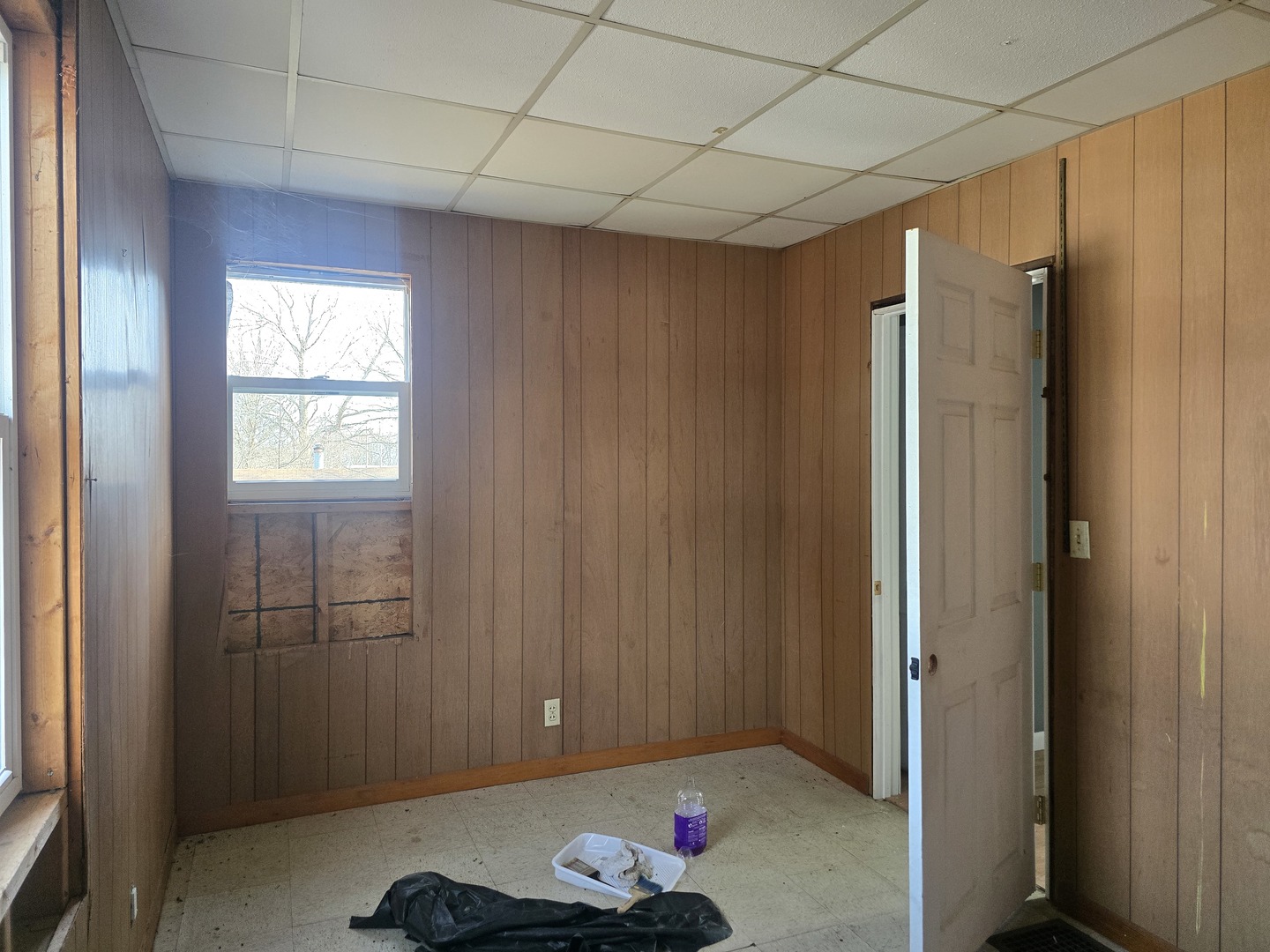 212 North Hunt Street Melvin, IL 60952 - Photo 31 of 43 a view of room with an empty room and window