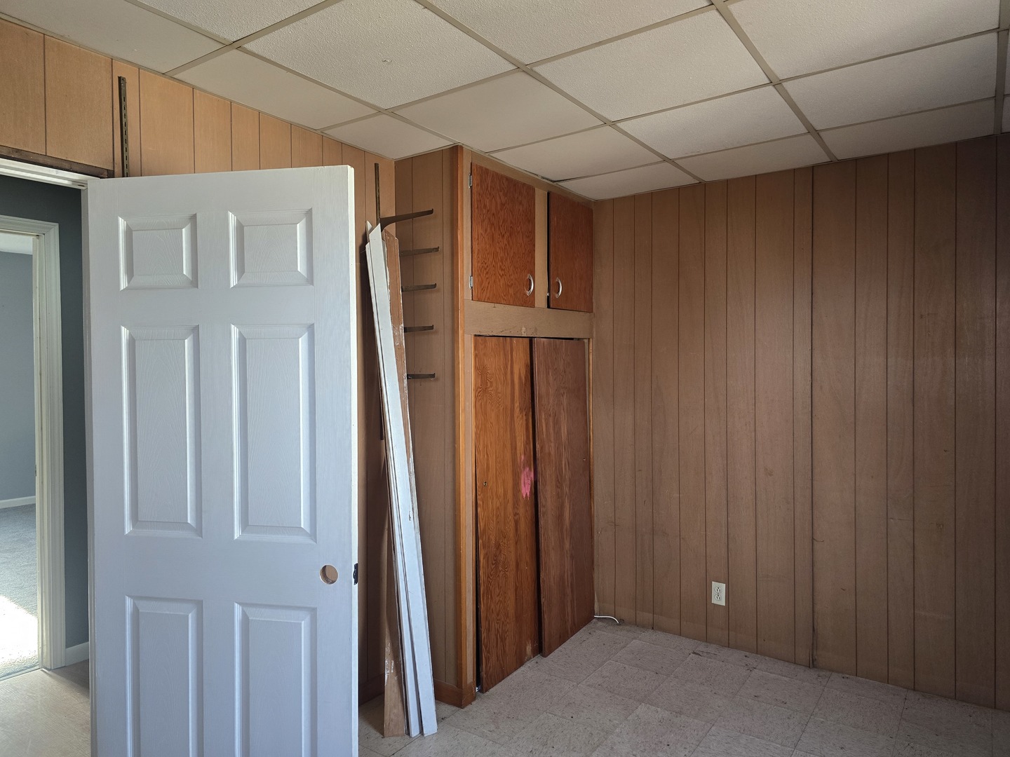 212 North Hunt Street Melvin, IL 60952 - Photo 32 of 43 a view of front door