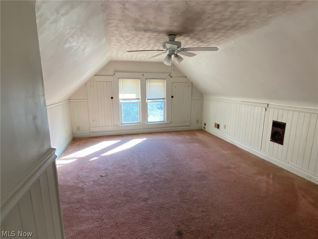 906 Dayton Street Akron, OH 44310 - Photo 23 of 31 third floor bedroom