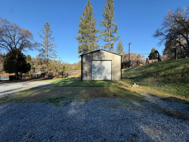 a view of a outdoor space with a house