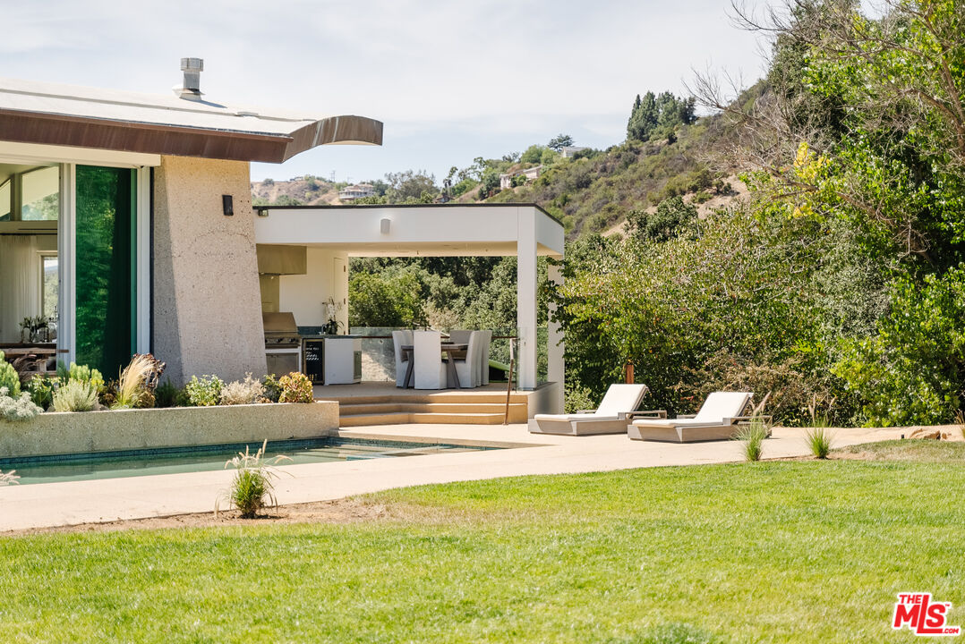 1750 Will Geer Road Topanga, CA 90290 - Photo 17 of 49 Gallery Image 17