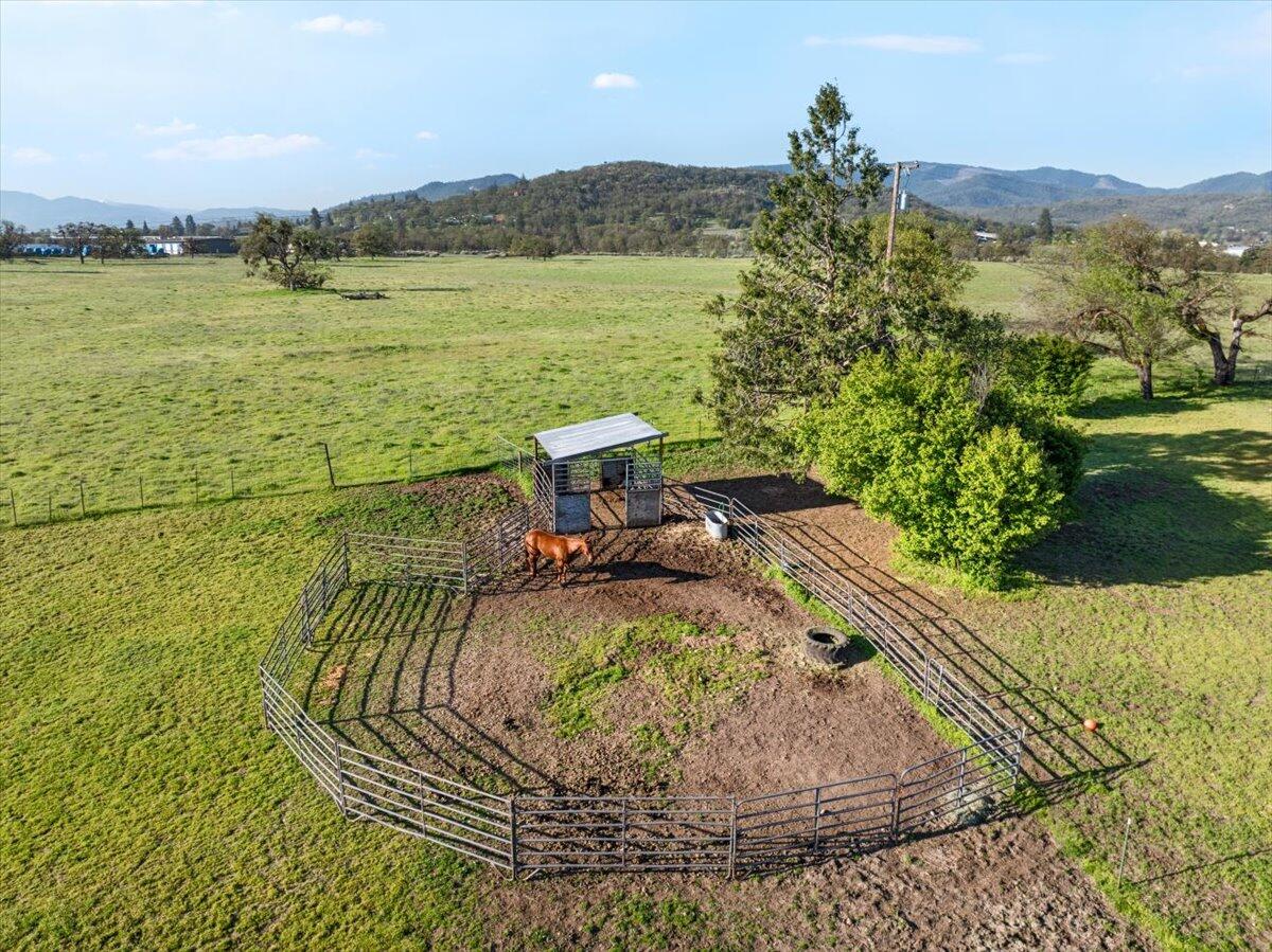 7365 Blackwell Road Central Point, OR 97502 - Photo 23 of 37 20-DJI_0059