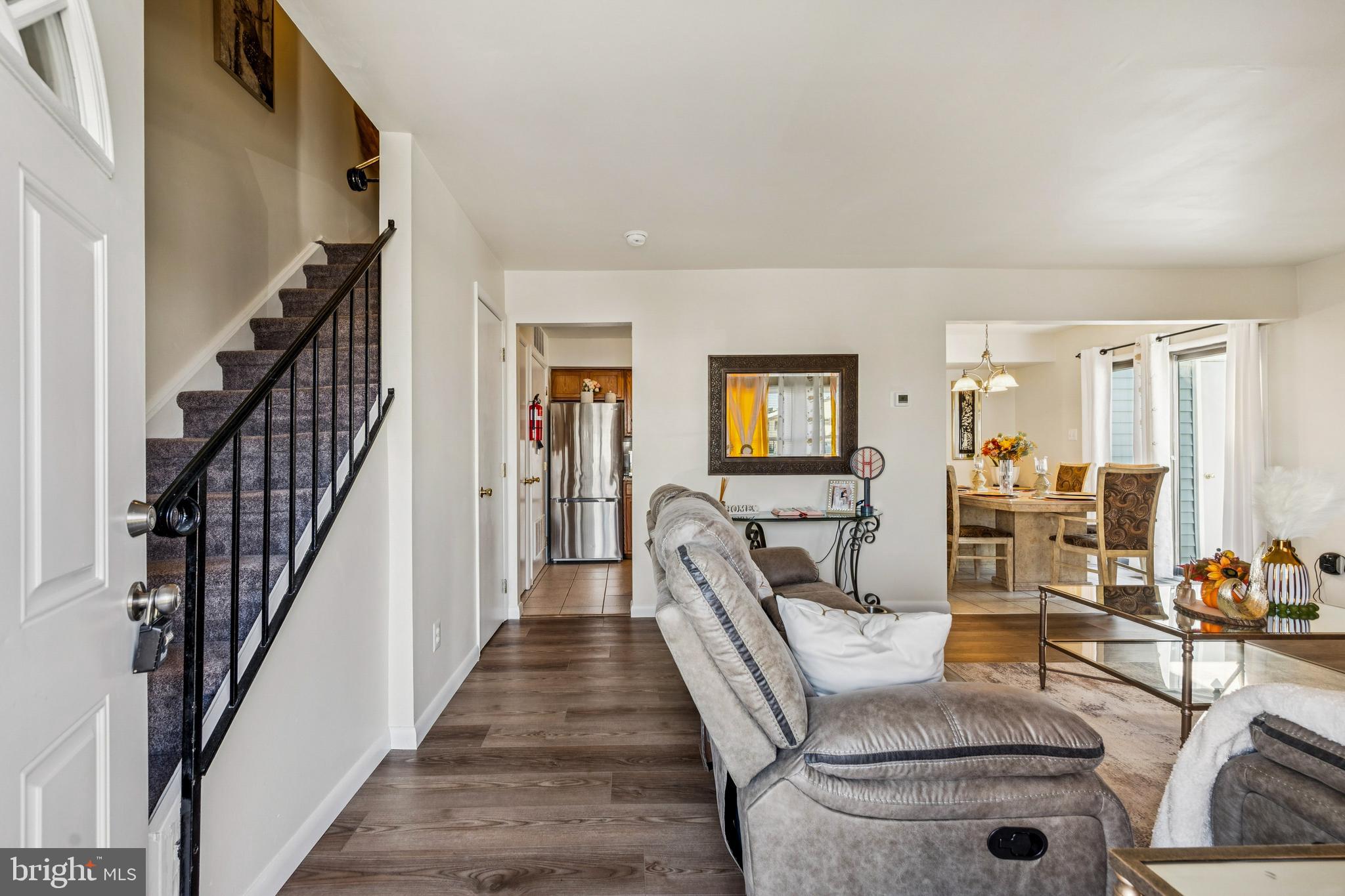 7 Lennox Court Sicklerville, NJ 08081 - Photo 4 of 25 a living room with furniture and wooden floor