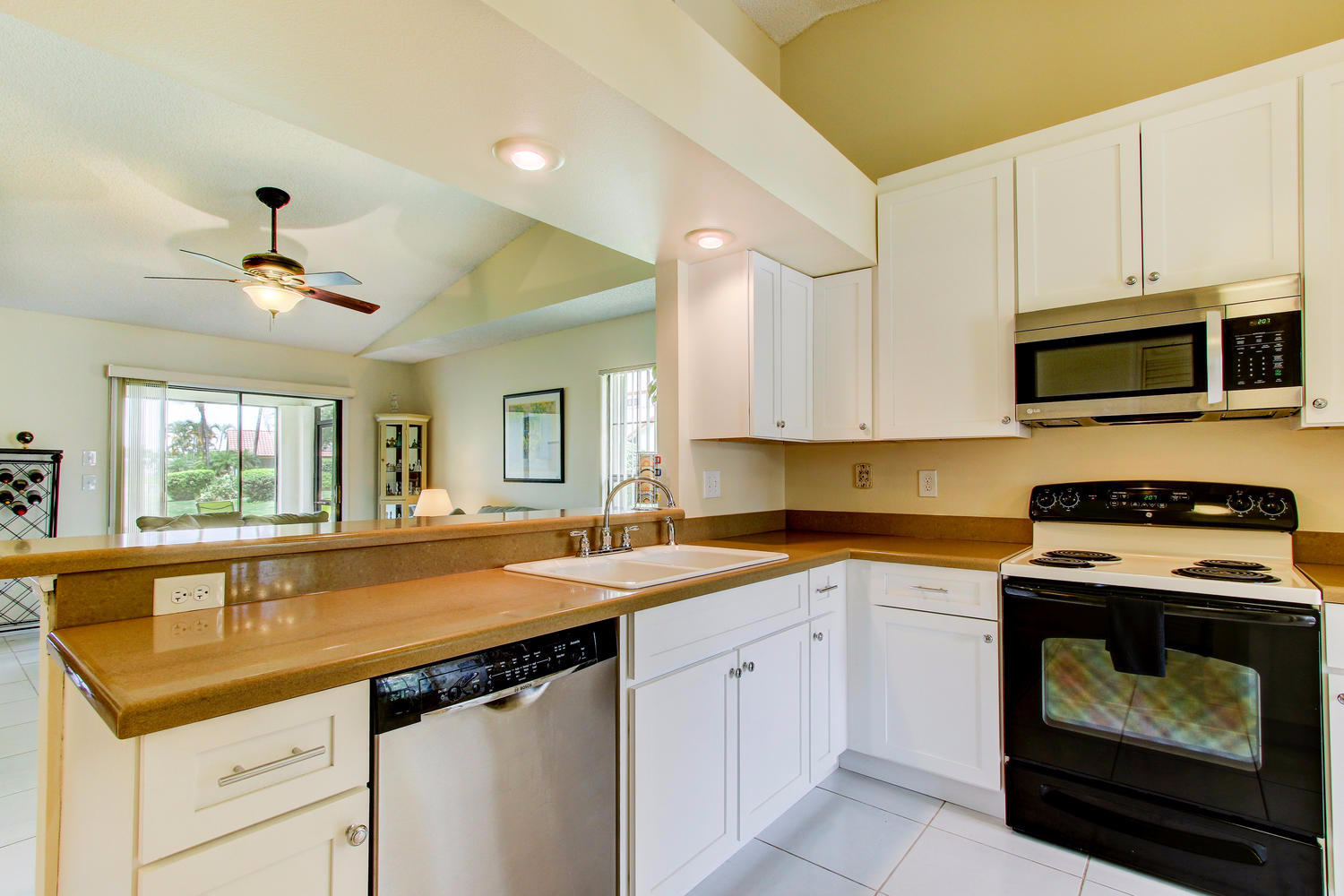 10295 Riverbend Terrace Boca Raton, FL 33498 - Photo 5 of 20 10295 Riverbend Terrace Boca-large-009-1