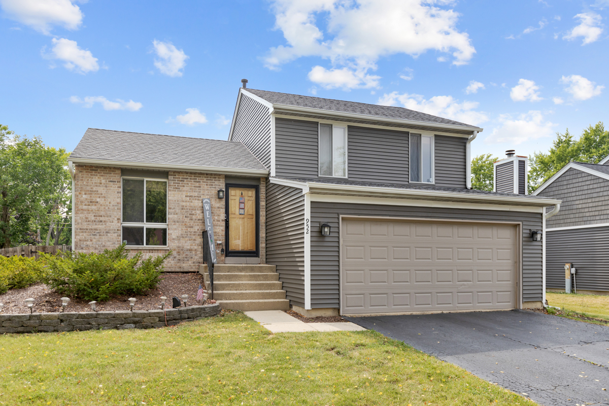 952 Hartwood Drive, Streamwood, IL 60107 Compass