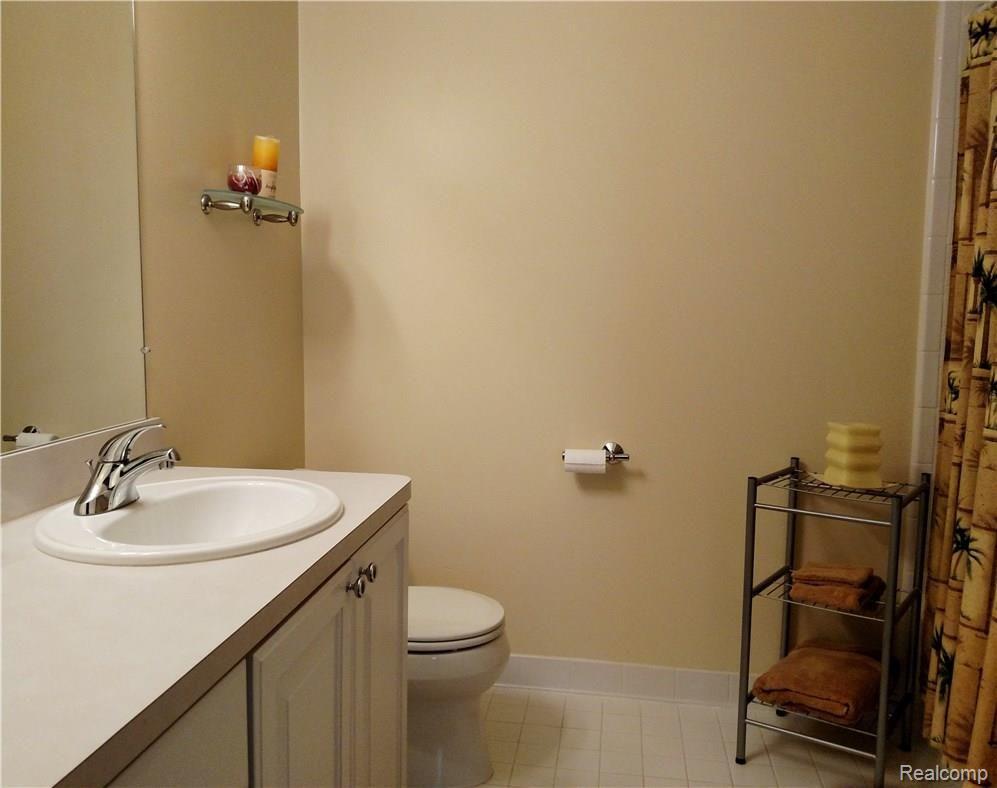 2041 Roundtree Rochester, MI 48307 - Photo 23 of 37 IMG_20170625_141525945 (2).jpg