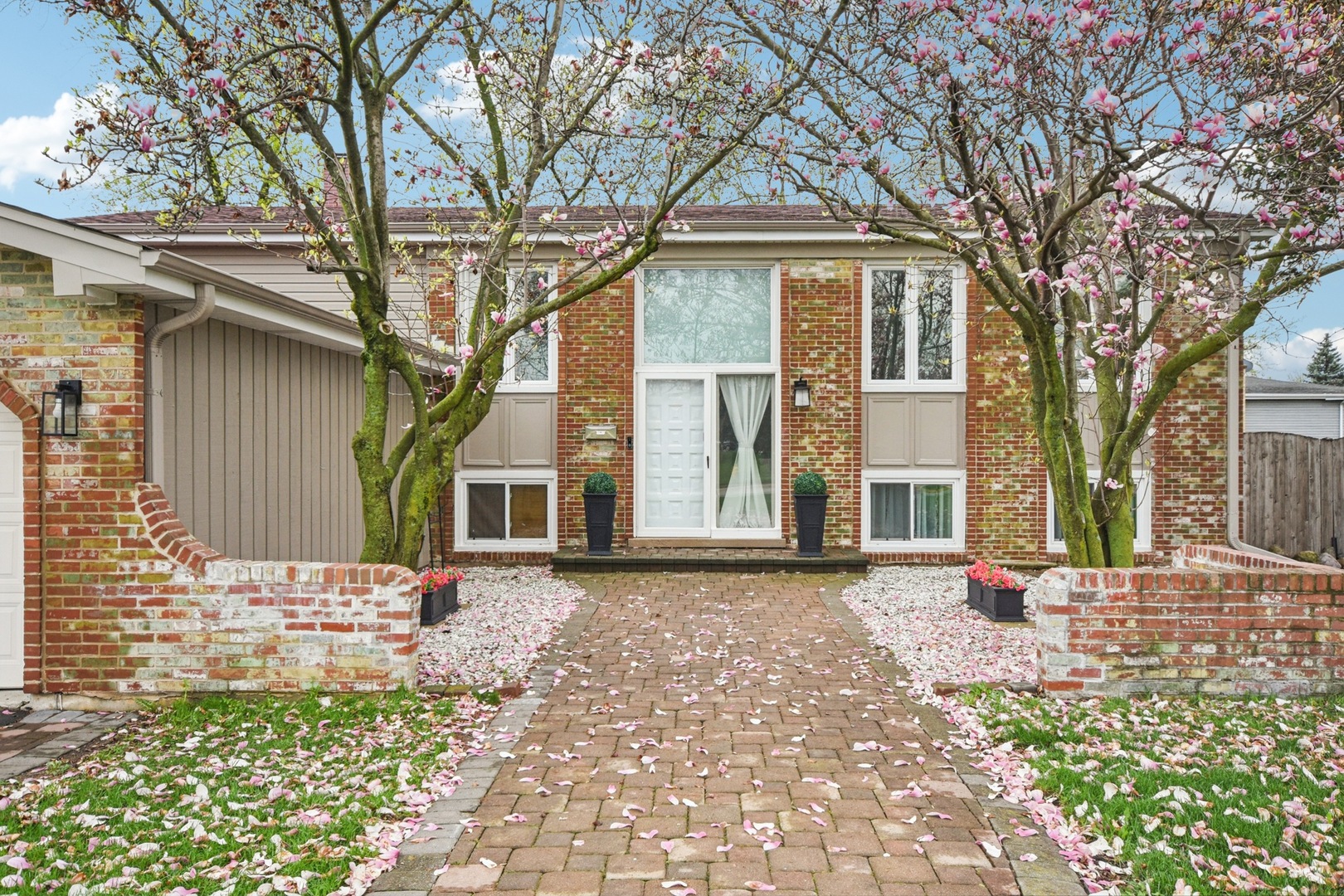 941 Army Trail Boulevard Addison, IL 60101 - Photo 2 of 34