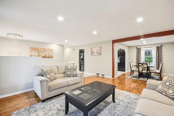 $529,900 | 941 Army Trail Boulevard, Addison, IL 60101