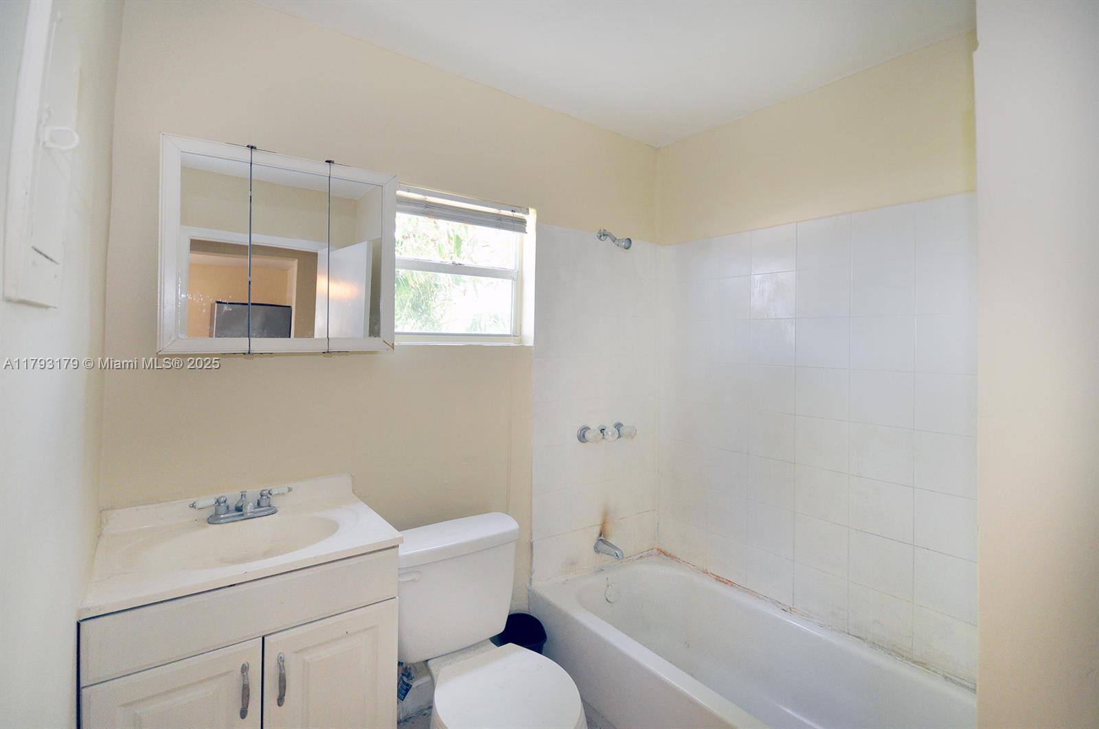 1265 Silver Beach Road Riviera Beach, FL 33404 - Photo 9 of 20