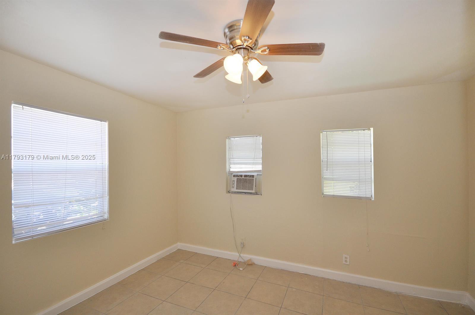 1265 Silver Beach Road Riviera Beach, FL 33404 - Photo 10 of 20