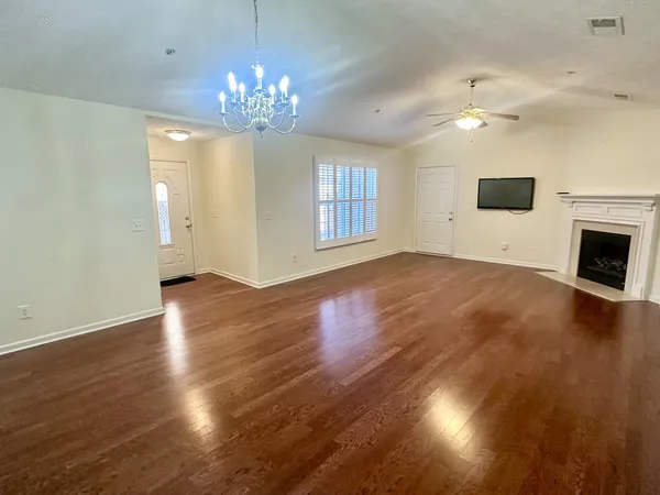 $314,900 | 2360 Highway 31W, Unit 206, White House, TN 37188