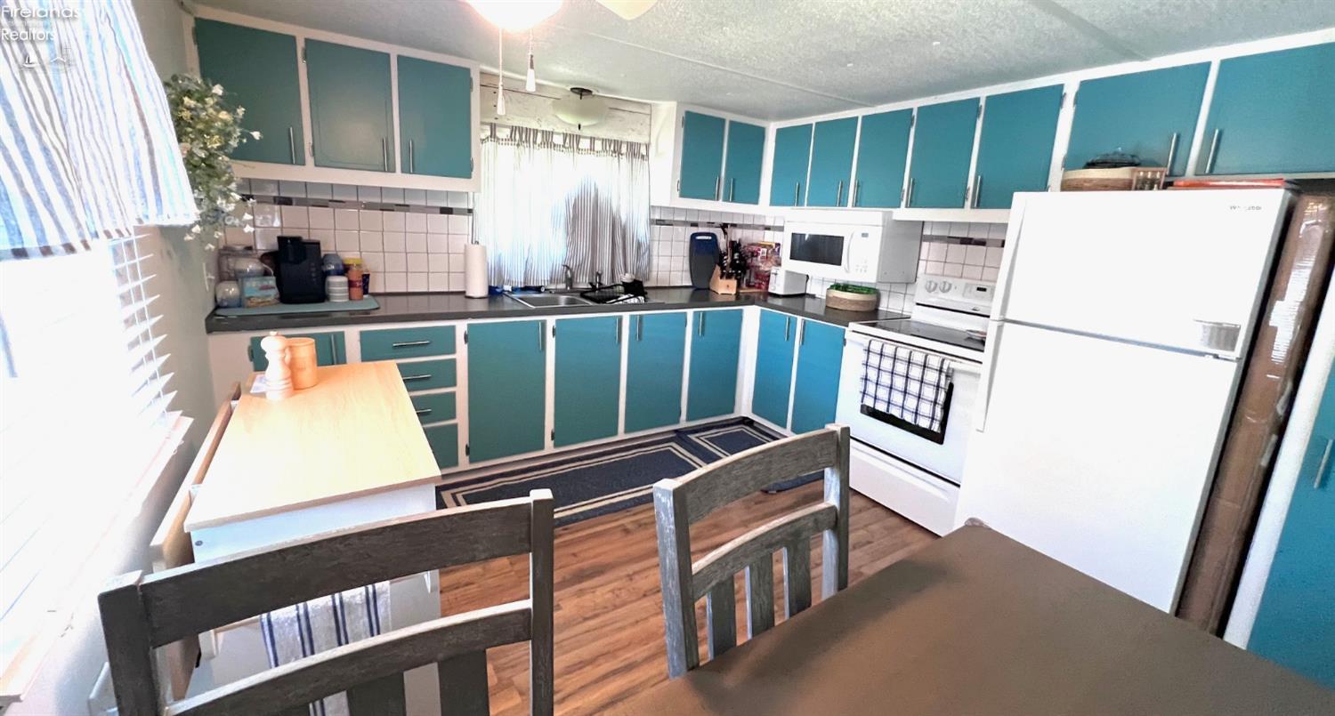 3575 Northeast Catawba Road, Unit 29 Port Clinton, OH 43452 - Photo 6 of 22 Gallery Image 6