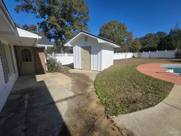 $324,500 | 6001 W Highway, Century, FL 32535