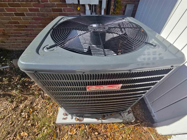 $324,500 | 6001 W Highway, Century, FL 32535